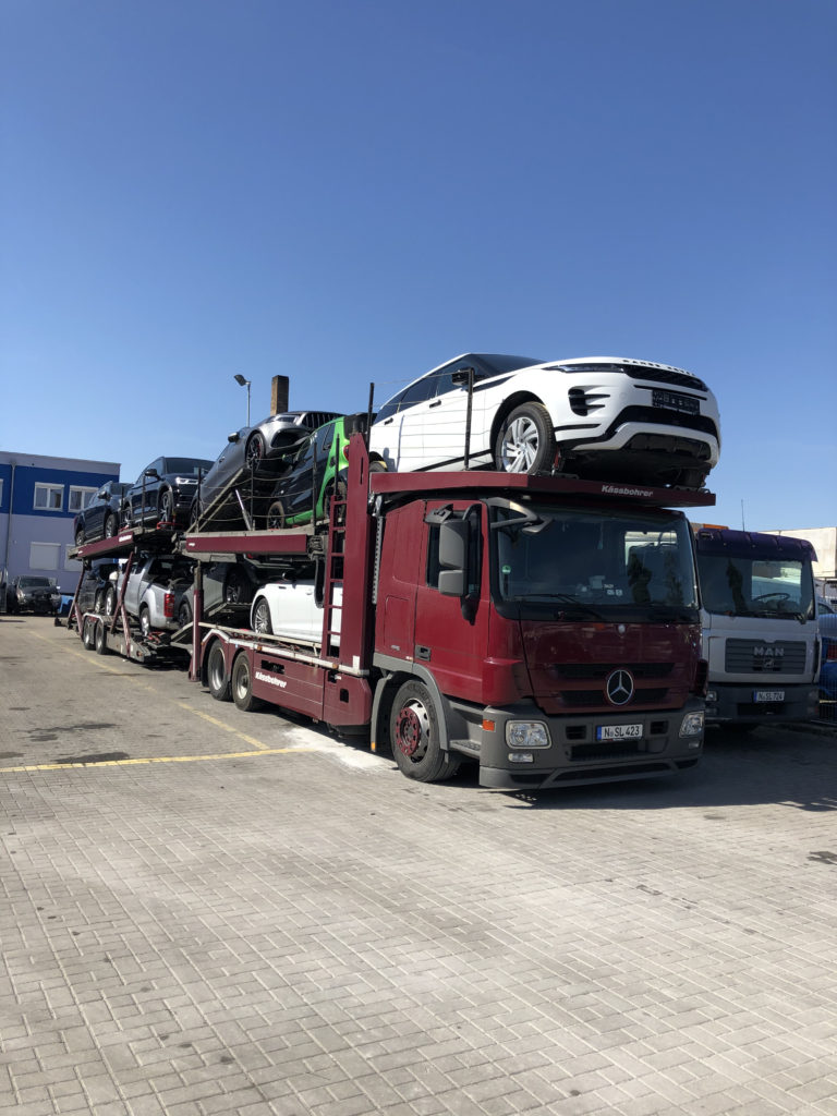 Fahrzeugverladung durch Sigma Logistik
